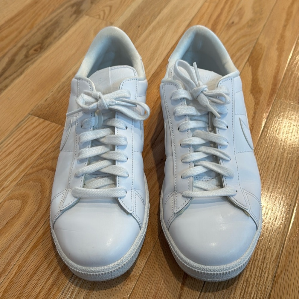 Nike court royale women’s size 10